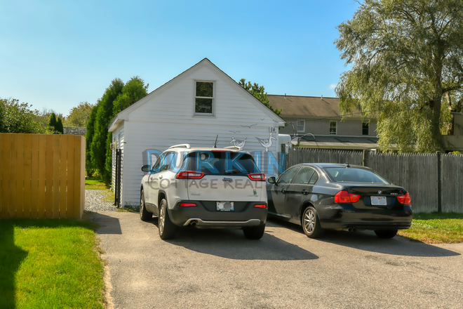 Exterior - Cozy Loft Bedroom and Studio Style Living / Electric included.