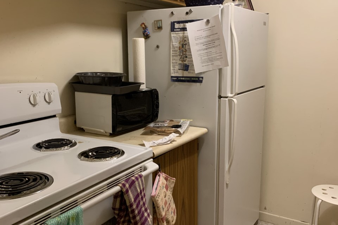 kitchen - 222 Elm apartment close to campus