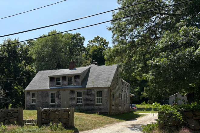 Outside Street View of House & Yard - Furnished House in S. Dartmouth - Short term by Semester/school yr