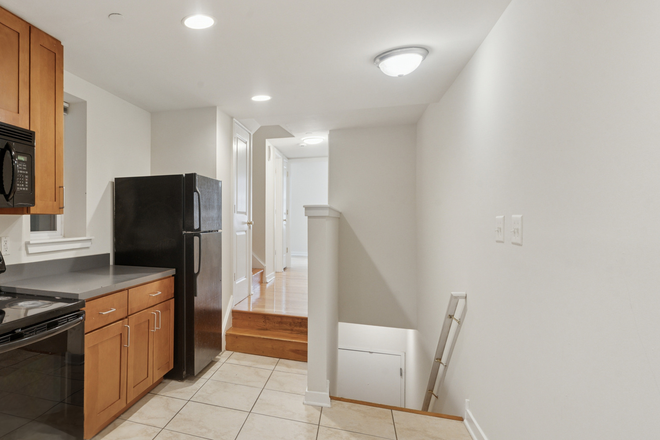 Kitchen - 1740 North Sydenham Street B Apartments