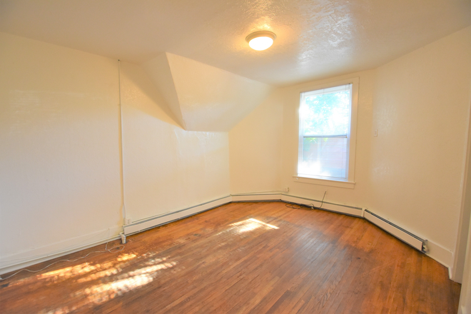 1034 Spruce #2 - 1034 Spruce St. (2BR/ 1BA) Apartments