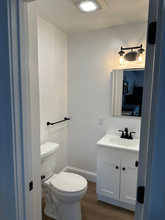 bath - 11 Medway Street, 1 Bed, $2200, Avail.  June 1st Apartments