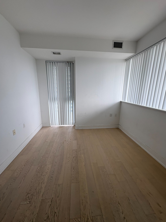 bedroom - 1 Unfurnished Bedroom in a 2-Bedroom 2-Bathroom Apartment near Yonge/College starting June or July