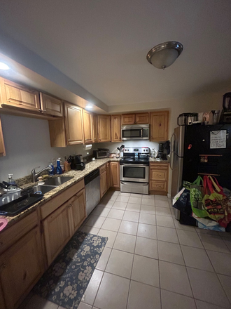 Kitchen - SPRING SUBLET ON SUNSET AVE, 15 MINUTE WALK TO CAMPUS CENTER Duplex