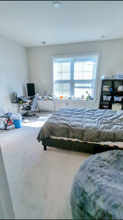 Bedroom - Spacious Bedroom, Private Bathroom in Lurxary Townhouse (Stand-up Desk, Smart TV, Double Fridge)