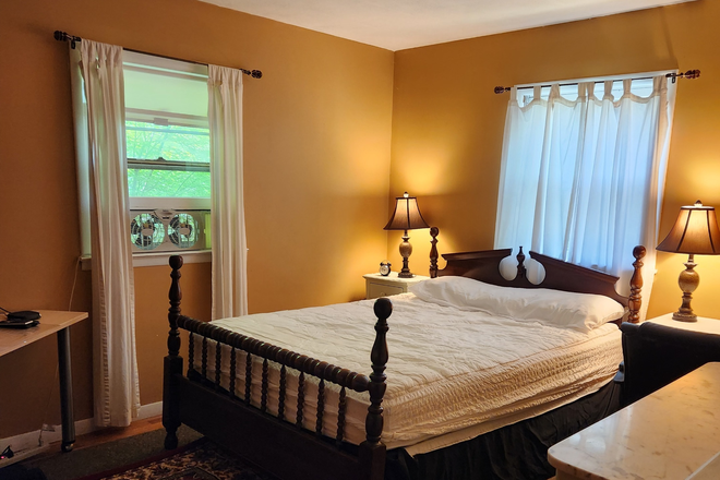 Queen Bedroom - Beautiful Furnished Room - All Inclusive!