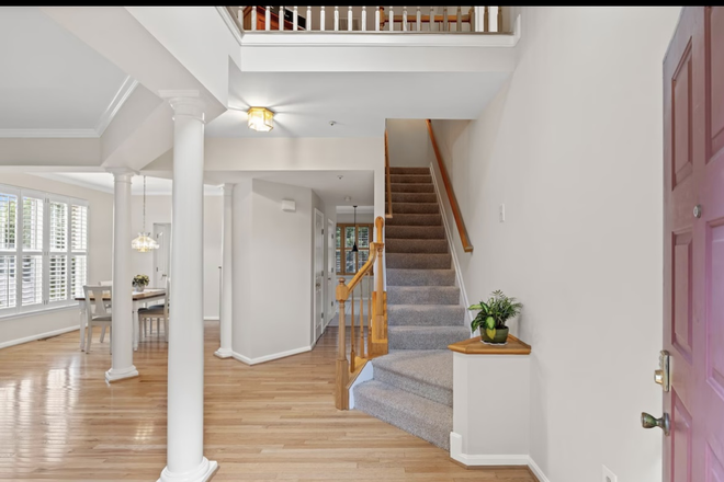 Entry way - Private Rooms for Rent – Utilities & Monthly Cleaning Included – Near UMD House