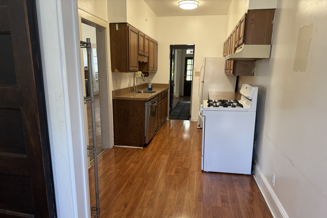 Kitchen - Master Bedroom with Private Bath Near AU and GU Townhome