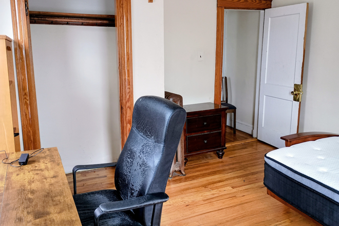 Available room - LARGE ROOM AVAIL for Sept 1 (or Oct 1)  $1,100.  UTILITIES + NET INCL'D. BEST J.P. AREA!! Apartments