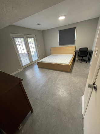 Master bedroom with exclusive entrance - Furnished Master Bedroom with Exclusive Outside Entrance to Room- PRIVATE BATHROOM!