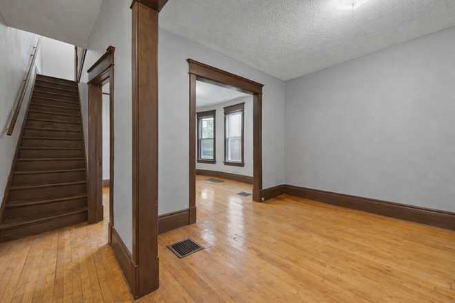 Downstairs - 5 Bedroom 2 Bathroom House near UST!