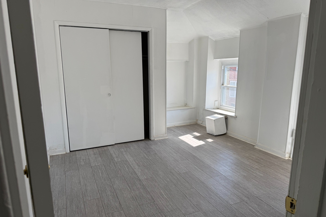 Bedroom - Apartment close to campus