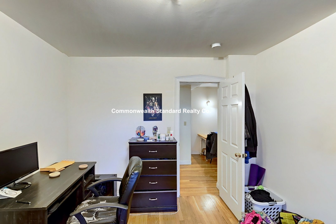 1 - Garden Level 4 bed 2 bath Fully renovated large unit No Broker or application Fees 9/1 Condo