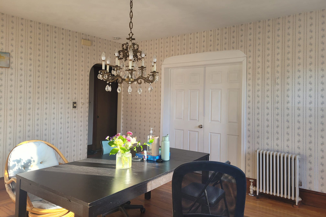 Living area - Fully Furnished Room for Summer Sublet Apartments