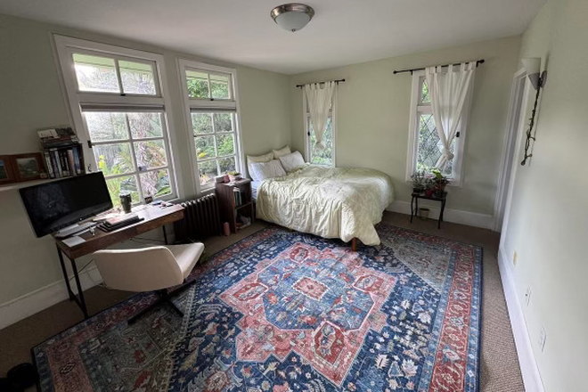 Bedroom - Private room with private bathroom