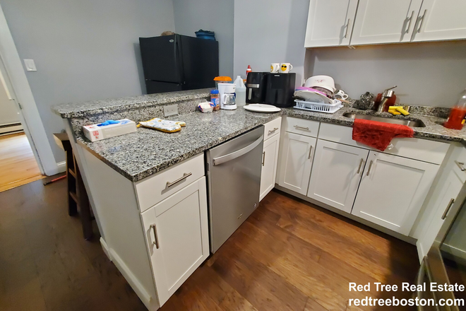 ... - CHARACTER 4 BED WITH HARDWOOD FLOORS Triplex