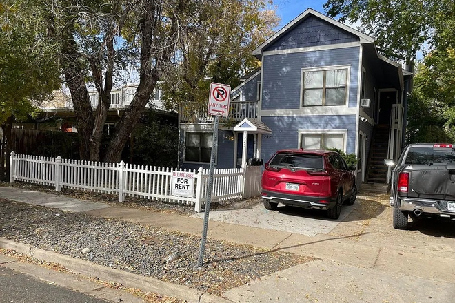 Exterior view of front yard - 2 Bedrooms Sublease 2026-2027 School Year 10 min WALK from Campus