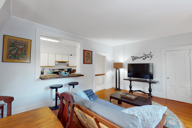 Living Area - CYP392 Lovely 1 Bedroom Unit with Onsite Parking Apartments