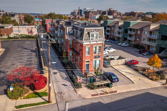 18 E Daniels Exterior - 18 E. Daniels Duplex