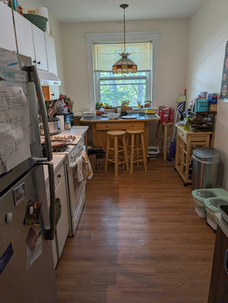 kitchen - Commonwealth Ave apartment close to campus