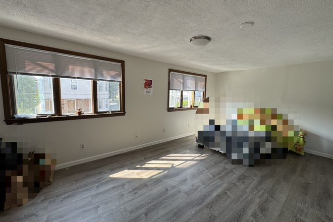 Bedroom 1 - 3 Bedroom 1.5 bathroom New renovated Garage Parking