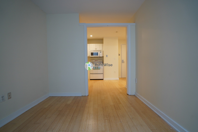 1 - SEPT 2026-Awesome Downtown 1 bed. Elevator, pets Ok! No Fee! Apartments