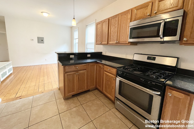 kitchen - Modern 4 bed in Great Mission Hill Location Apartments