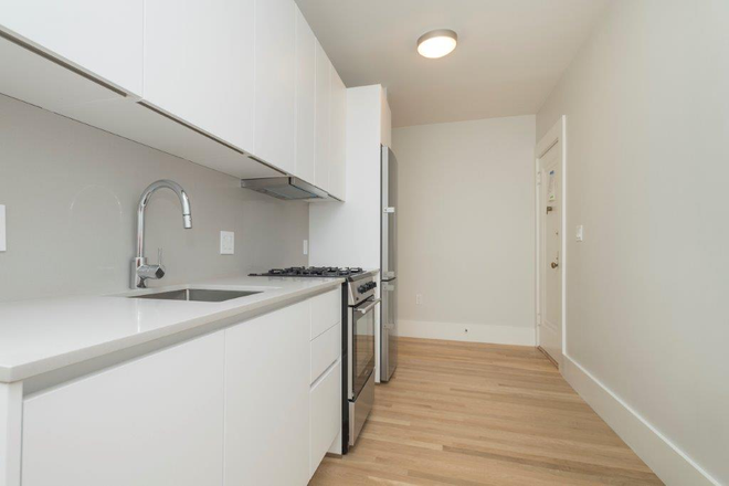 kitchen - Modern Cleveland Circle one bed - landlord pays the fee, one month free! Apartments
