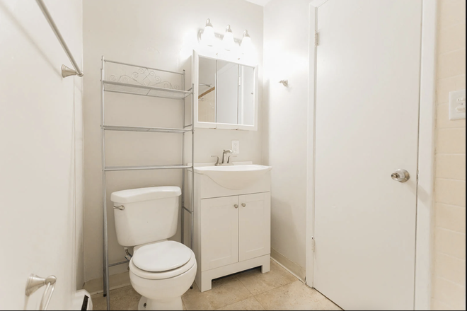 Bathroom - 3220 Madison Summer Housing