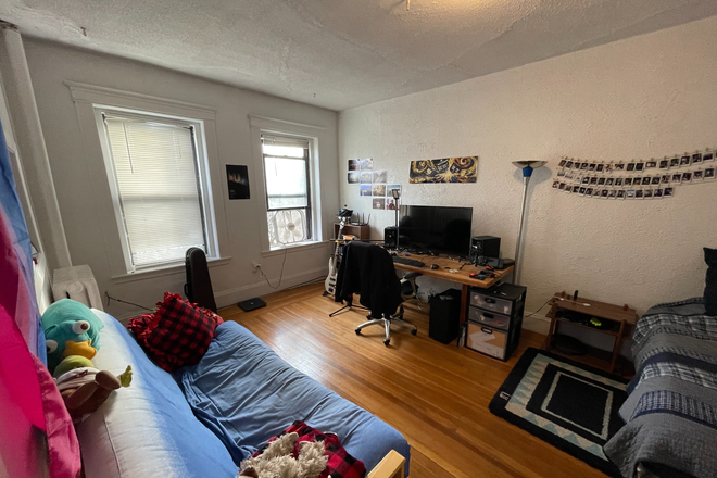 Bedroom 1 - Prime Location! Spacious 1 Bedroom Split/2 Bed across from Campus Apartments