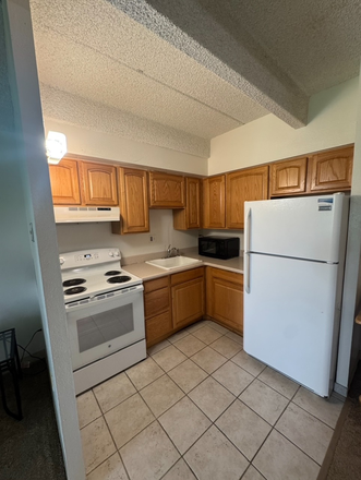 Kitchen - Creekside Apartments