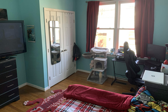bedroom - Room available in 4bd home near VCU Monroe Park Campus
