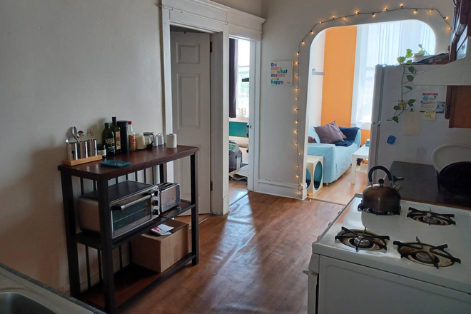 kitchen1 - 2-bedroom apartment available for rent near MID /UIC west campus
