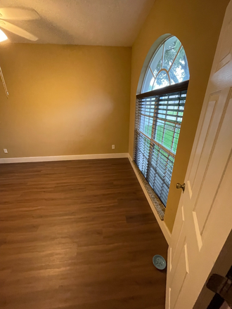 Room downstair with private bathroom for $900 - Rooms For starting $775 House