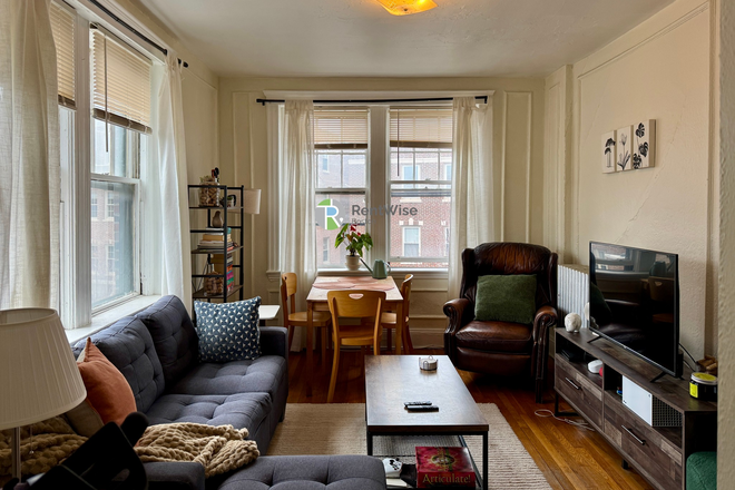 1 - Brookline 1 Bedroom Steps to C Line | Heat & Hot Water Included Apartments