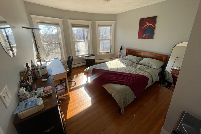 Bedroom - Summer 1BR Sublet in 4BR-2B at Tufts Apartments