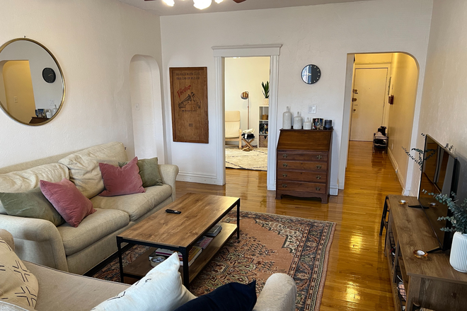 living room - Sunny Brighton 2 bed with balcony and updated kitchen - no fee! Apartments