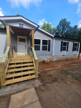 Front of house - 3/2 House 10 Minutes from Campus