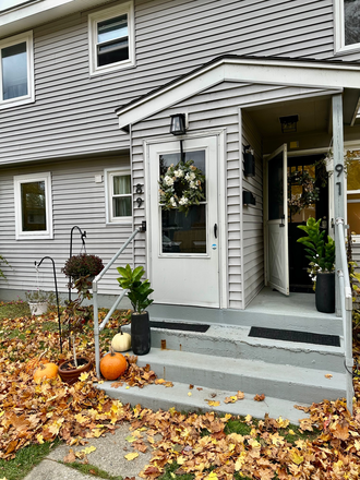 Front Entrance - STUNNING, NEWLY RENOVATED 3 BEDROOM 1 BATH APARTMENT IN THE NEW NORTH END