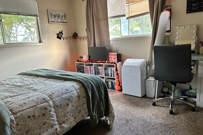 Bedroom - Furnished Bedroom for Sublet in Goss Grove – January to May (Girls only)  2025 Apartments