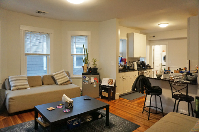 . - **NO BROKERS FEE!!** Spacious 3 Bed / 1.5 Bath w/ LAUNDRY IN UNIT!