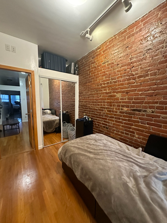 bed - Beautiful 2bd 1ba with Exposed Brick (North End) Apartments