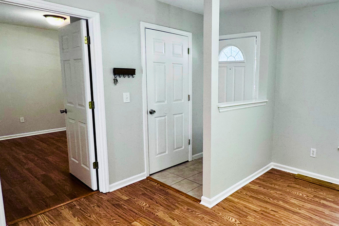 Entryway - 3Bd/2Ba Townhome with Fenced Yard on James Island