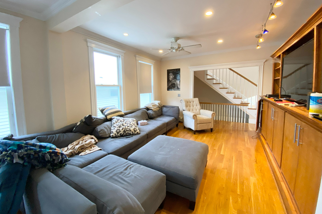 Living - Gorgeous 6 Bedroom with Modern Features~ Apartments