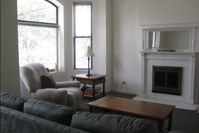Living Room (has hardwood floors now) - Two Bed/Two Bath apartment in Lakeview East/Boystown