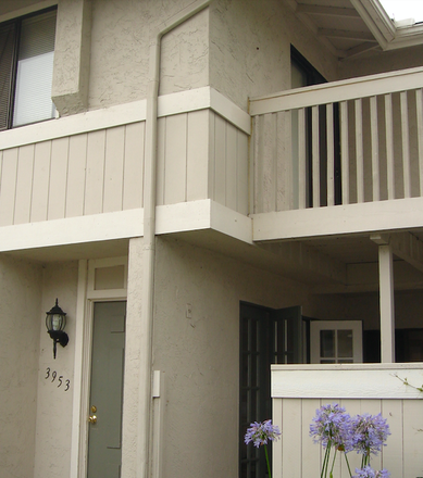 Outside view - Spacious 3 bd/ 2.5 bath Townhome in Playmor Terrace West Located Close to UCSD