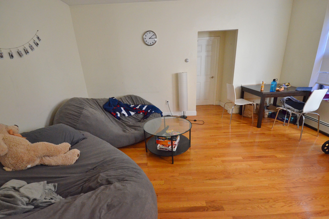 Living room - 2 Bed Available 9/1/26! *CONTACT NOAH 603-470-8181