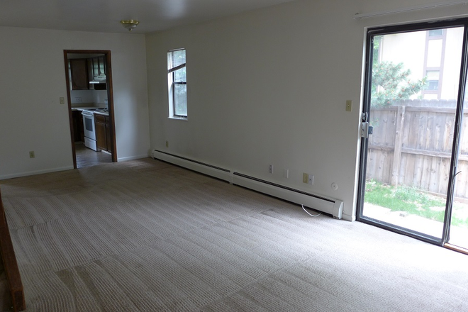 room - Pet-Friendly 2 Level Townhome in Perfect Location!