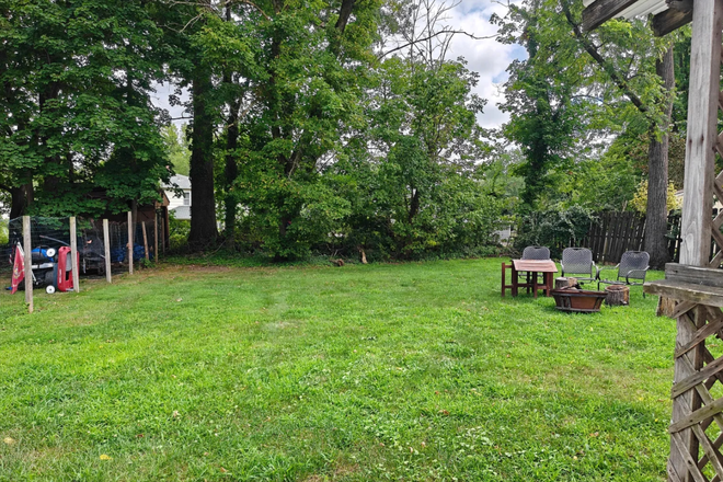 spacious fenced back yard - 3BR Single Family House-Prime location for young family with kids-Top School