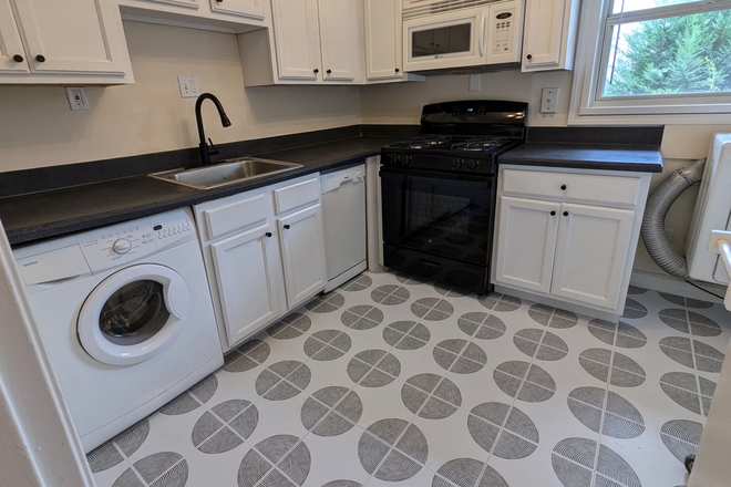 Plenty of room to cook and be with friends.  New flooring, lighting, and new gas range! - Top Floor Condo, Quiet Complex, Emory Shuttle Out Front, Walk to Amenities!